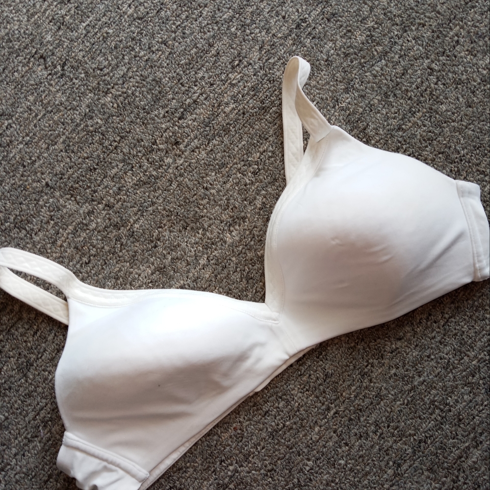Warner White wireless bra size 34B